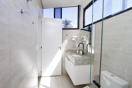 Banheiro de kitnet/studio para alugar com 1 quarto, 29m² em Minas Brasil, Belo Horizonte