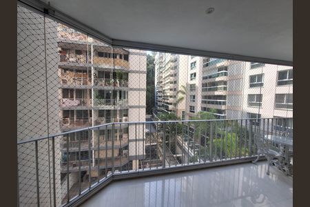 Apartamento à venda com 115m², 3 quartos e 1 vaga Apartamento à venda com 115m², 3 quartos e 1 vagaVaranda