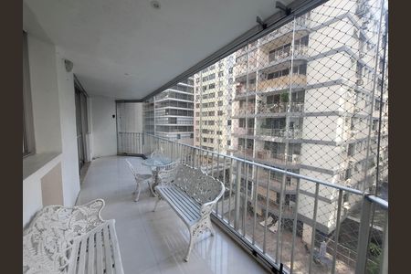 Apartamento à venda com 115m², 3 quartos e 1 vaga Apartamento à venda com 115m², 3 quartos e 1 vagaVaranda