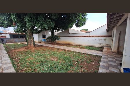 Casa à venda com 236m², 3 quartos e 7 vagas Casa à venda com 236m², 3 quartos e 7 vagasÁrea externa