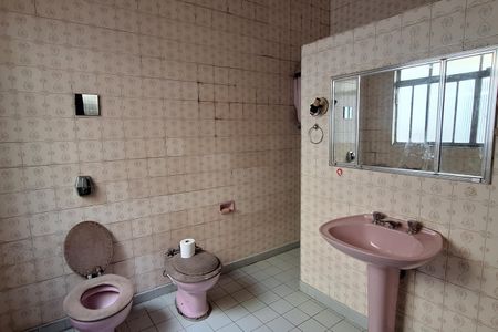 Casa à venda com 236m², 3 quartos e 7 vagas Casa à venda com 236m², 3 quartos e 7 vagasBanheiro