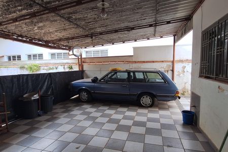 Casa à venda com 236m², 3 quartos e 7 vagas Casa à venda com 236m², 3 quartos e 7 vagasÁrea externa