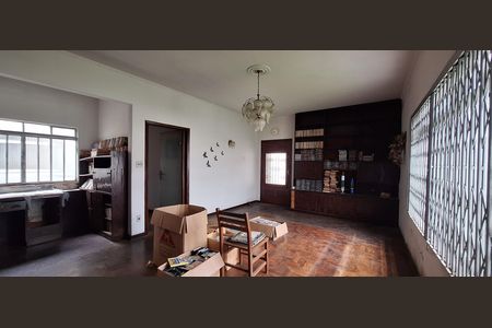Casa à venda com 236m², 3 quartos e 7 vagas Casa à venda com 236m², 3 quartos e 7 vagasSala