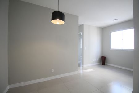 Sala de apartamento para alugar com 2 quartos, 41m² em Parque Arariba, São Paulo