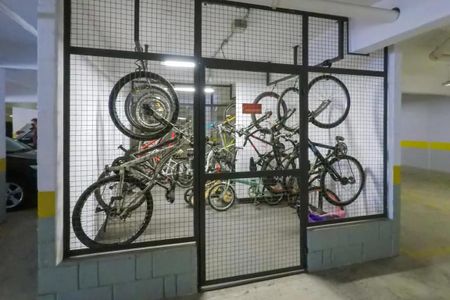 Apartamento à venda com 74m², 2 quartos e 2 vagas Apartamento à venda com 74m², 2 quartos e 2 vagasÁrea comum - Bicicletário