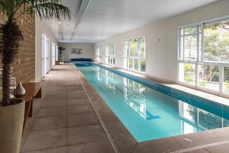 Apartamento à venda com 74m², 2 quartos e 2 vagas Apartamento à venda com 74m², 2 quartos e 2 vagasÁrea comum - Piscina Coberta
