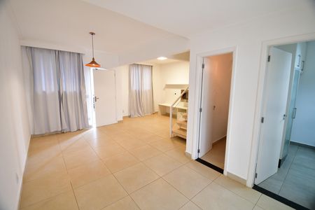 Casa de condomínio para alugar com 80m², 3 quartos e 2 vagasSala