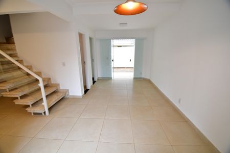 Sala de casa de condomínio para alugar com 3 quartos, 80m² em Fazenda Santa Cândida, Campinas