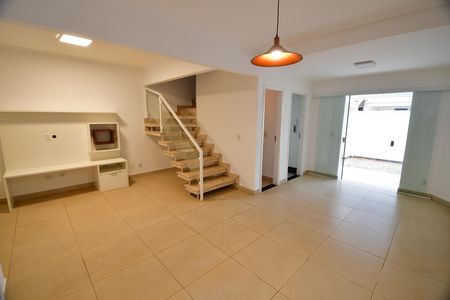 Sala de casa de condomínio para alugar com 3 quartos, 80m² em Fazenda Santa Cândida, Campinas