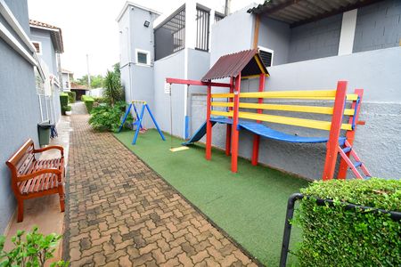 Casa de condomínio para alugar com 80m², 3 quartos e 2 vagasÁrea comum - Playground