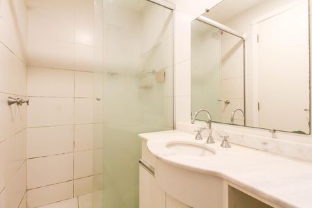 Apartamento à venda com 60m², 2 quartos e 1 vaga Apartamento à venda com 60m², 2 quartos e 1 vagaBanheiro da Suíte