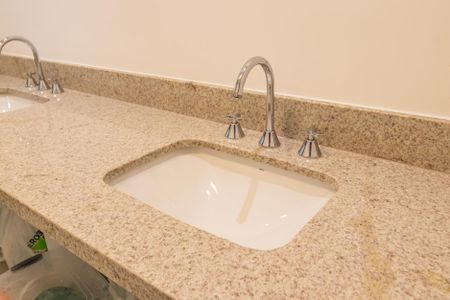 Apartamento à venda com 120m², 3 quartos e 2 vagas Apartamento à venda com 120m², 3 quartos e 2 vagasBanheiro da Suíte 3