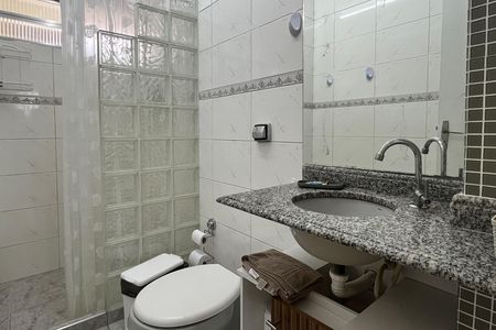 Banheiro de apartamento para alugar com 1 quarto, 50m² em Ponta da Praia, Santos