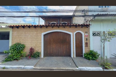 Casa para alugar com 130m², 3 quartos e 4 vagas Casa para alugar com 130m², 3 quartos e 4 vagasFachada