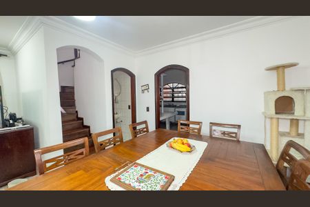 Casa para alugar com 130m², 3 quartos e 4 vagas Casa para alugar com 130m², 3 quartos e 4 vagasSala