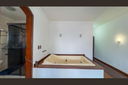 Casa para alugar com 130m², 3 quartos e 4 vagas Casa para alugar com 130m², 3 quartos e 4 vagasBanheira