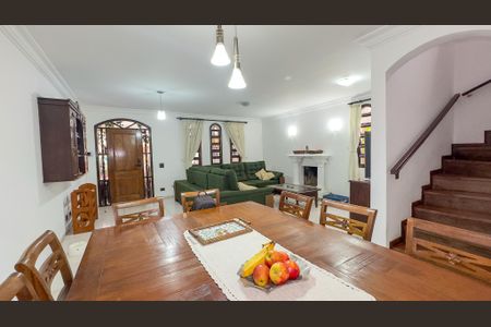 Casa para alugar com 130m², 3 quartos e 4 vagas Casa para alugar com 130m², 3 quartos e 4 vagasSala