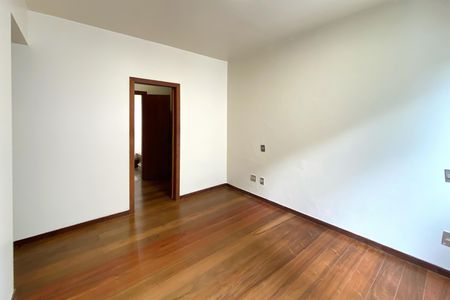 Apartamento à venda com 305m², 4 quartos e 2 vagas Apartamento à venda com 305m², 4 quartos e 2 vagasSuite