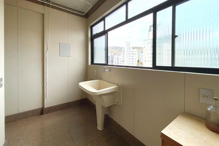 Apartamento à venda com 305m², 4 quartos e 2 vagas Apartamento à venda com 305m², 4 quartos e 2 vagasÁrea de Serviço