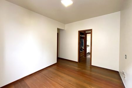 Apartamento à venda com 305m², 4 quartos e 2 vagas Apartamento à venda com 305m², 4 quartos e 2 vagasSuite
