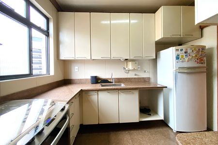 Apartamento à venda com 305m², 4 quartos e 2 vagas Apartamento à venda com 305m², 4 quartos e 2 vagasCozinha
