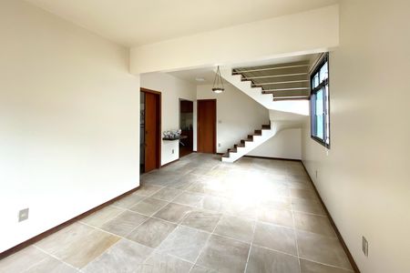 Apartamento à venda com 305m², 4 quartos e 2 vagas Apartamento à venda com 305m², 4 quartos e 2 vagasSala