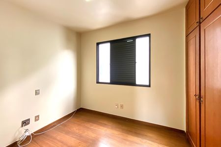 Apartamento à venda com 305m², 4 quartos e 2 vagas Apartamento à venda com 305m², 4 quartos e 2 vagasQuarto 2