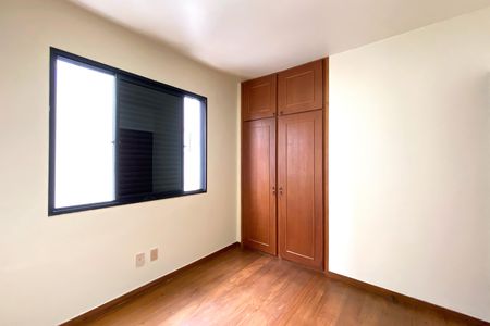 Apartamento à venda com 305m², 4 quartos e 2 vagas Apartamento à venda com 305m², 4 quartos e 2 vagasQuarto 2