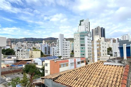Apartamento à venda com 305m², 4 quartos e 2 vagas Apartamento à venda com 305m², 4 quartos e 2 vagasVista