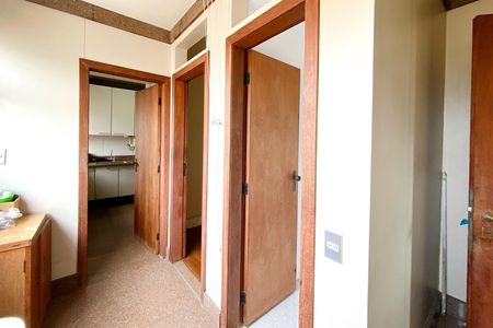 Apartamento à venda com 305m², 4 quartos e 2 vagas Apartamento à venda com 305m², 4 quartos e 2 vagasÁrea de Serviço