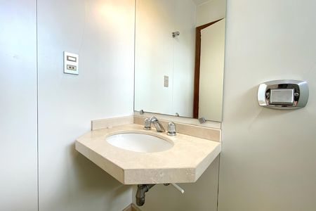 Apartamento à venda com 305m², 4 quartos e 2 vagas Apartamento à venda com 305m², 4 quartos e 2 vagasBanheiro cobertura