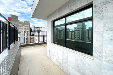 Apartamento à venda com 305m², 4 quartos e 2 vagas Apartamento à venda com 305m², 4 quartos e 2 vagasCobertura