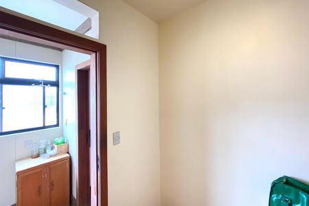 Apartamento à venda com 305m², 4 quartos e 2 vagas Apartamento à venda com 305m², 4 quartos e 2 vagasQuarto de Serviço