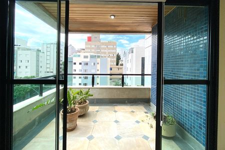 Apartamento à venda com 305m², 4 quartos e 2 vagas Apartamento à venda com 305m², 4 quartos e 2 vagasVaranda da Sala