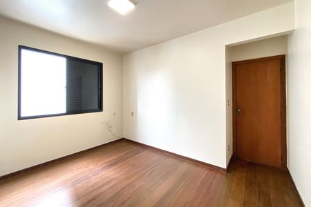 Apartamento à venda com 305m², 4 quartos e 2 vagas Apartamento à venda com 305m², 4 quartos e 2 vagasSuite