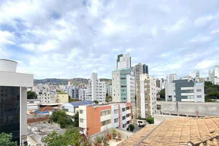 Apartamento à venda com 305m², 4 quartos e 2 vagas Apartamento à venda com 305m², 4 quartos e 2 vagasVista