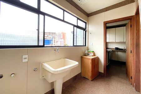 Apartamento à venda com 305m², 4 quartos e 2 vagas Apartamento à venda com 305m², 4 quartos e 2 vagasÁrea de Serviço