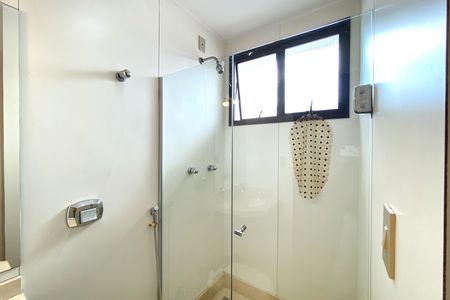Apartamento à venda com 305m², 4 quartos e 2 vagas Apartamento à venda com 305m², 4 quartos e 2 vagasBanheiro cobertura