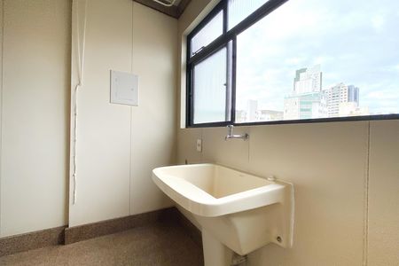 Apartamento à venda com 305m², 4 quartos e 2 vagas Apartamento à venda com 305m², 4 quartos e 2 vagasÁrea de Serviço