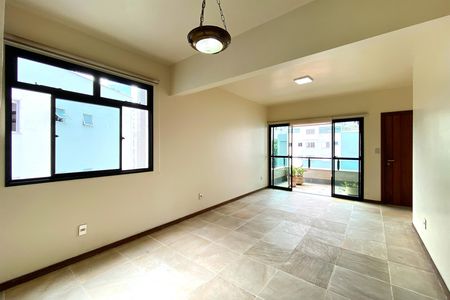 Apartamento à venda com 305m², 4 quartos e 2 vagas Apartamento à venda com 305m², 4 quartos e 2 vagasSala