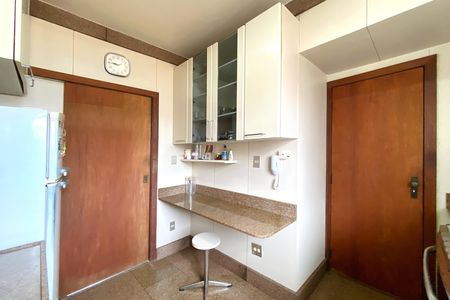 Apartamento à venda com 305m², 4 quartos e 2 vagas Apartamento à venda com 305m², 4 quartos e 2 vagasCozinha