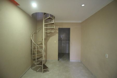 Sala de casa para alugar com 2 quartos, 80m² em Novo Horizonte, Nilópolis