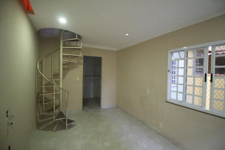 Sala de casa para alugar com 2 quartos, 80m² em Novo Horizonte, Nilópolis