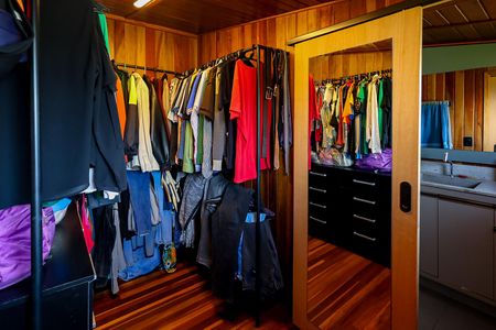 Casa para alugar com 1000m², 3 quartos e 6 vagas Casa para alugar com 1000m², 3 quartos e 6 vagasCloset da suíte