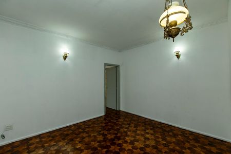 Casa para alugar com 350m², 4 quartos e 8 vagas