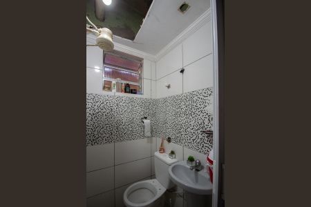 Casa para alugar com 80m², 2 quartos e 1 vaga Casa para alugar com 80m², 2 quartos e 1 vagaBanheiro Social