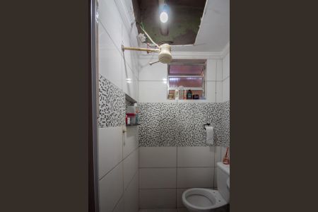 Casa para alugar com 80m², 2 quartos e 1 vaga Casa para alugar com 80m², 2 quartos e 1 vagaBanheiro Social
