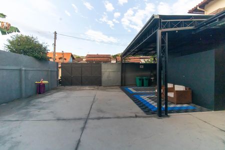 Casa à venda com 260m², 1 quarto e 4 vagas Casa à venda com 260m², 1 quarto e 4 vagasÁrea externa