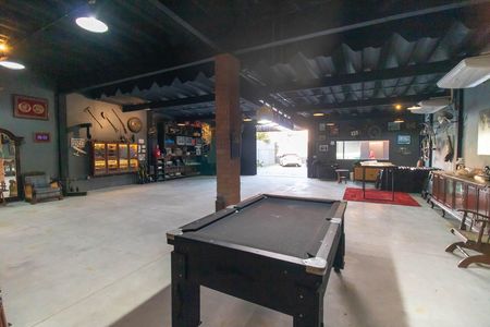 Casa à venda com 260m², 1 quarto e 4 vagas Casa à venda com 260m², 1 quarto e 4 vagasSala