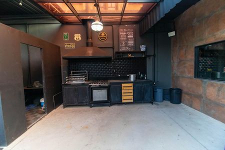Casa à venda com 260m², 1 quarto e 4 vagas Casa à venda com 260m², 1 quarto e 4 vagasÁrea externa